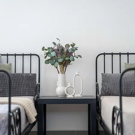 Apartment Large With Balcony In